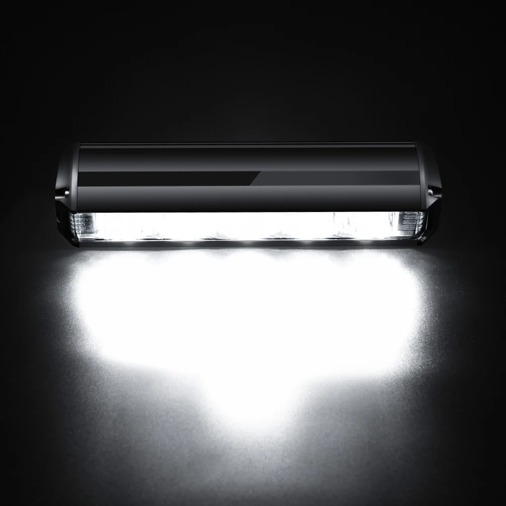 Sécurité cycliste renforcée avec cette lampe avant rechargeable USB, 1400 lumens de puissance.