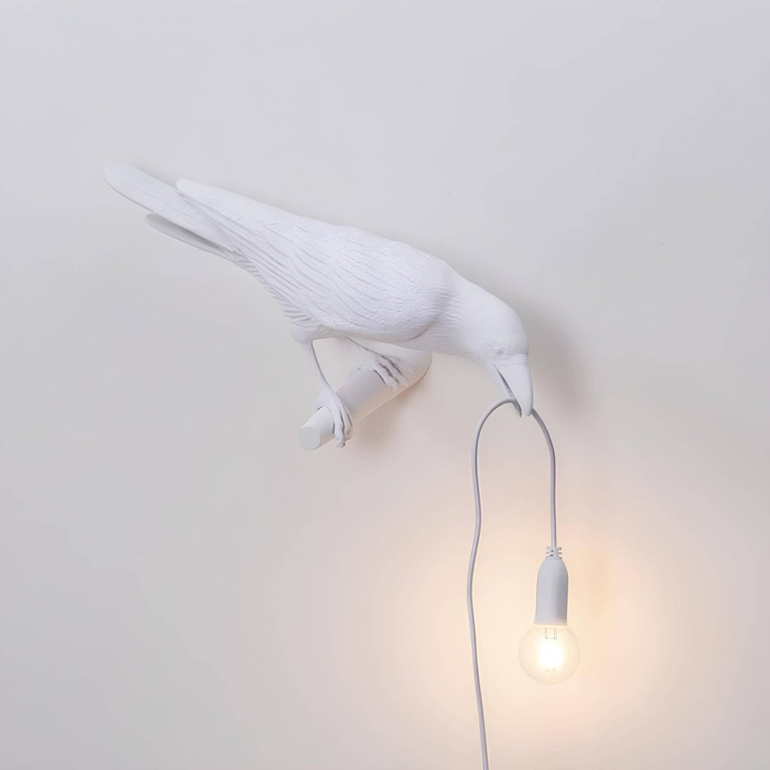 Applique murale LED corbeau noir, design artistique moderne pour intérieur. Éclairage décoratif unique, ambiance chaleureuse.