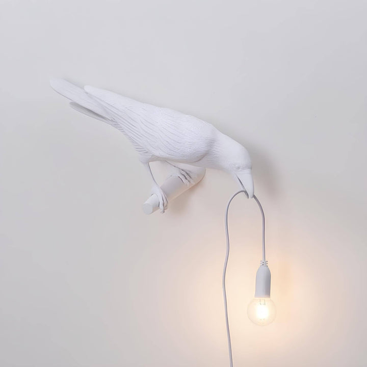 Applique murale LED corbeau noir, design artistique moderne pour intérieur. Éclairage décoratif unique, ambiance chaleureuse.
