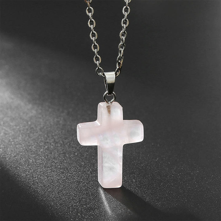 Pendentif croix en quartz rose, collier féminin, idéal pour l'amour et la sérénité.