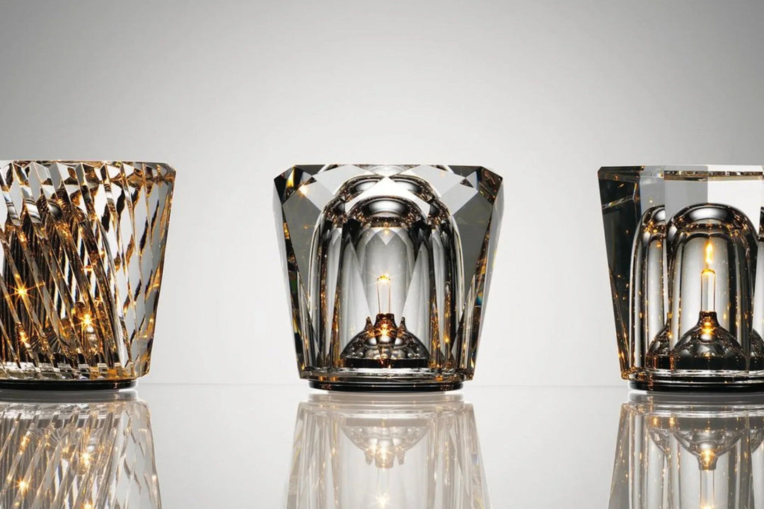 Décoration lumineuse: lampe de table LED rechargeable, effet cristal pour un intérieur moderne et chic.