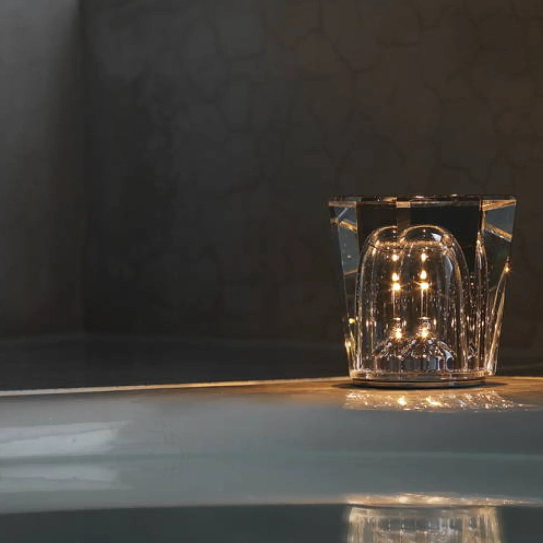 Lampe sans fil à effet cristal LED, design contemporain et rechargeable pour votre salon ou chambre.