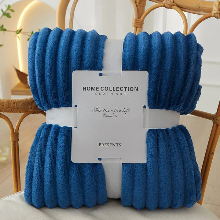 Couverture d'appoint rayée et ultra-douce, parfaite pour les canapés et fauteuils en toute saison.