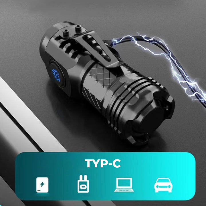 Lampe de poche LED argentée, étanche, portable, parfaite pour l'aventure nocturne.
