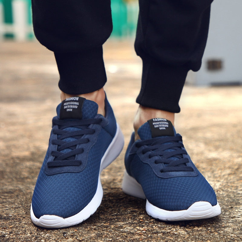Chaussures homme bleues confortables en automne. Légères, respirantes et polyvalentes pour toutes activités.