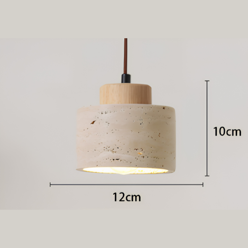 Ambiance chaleureuse avec cette suspension en travertin et bois, un atout pour votre décoration.