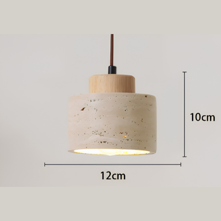 Ambiance chaleureuse avec cette suspension en travertin et bois, un atout pour votre décoration.