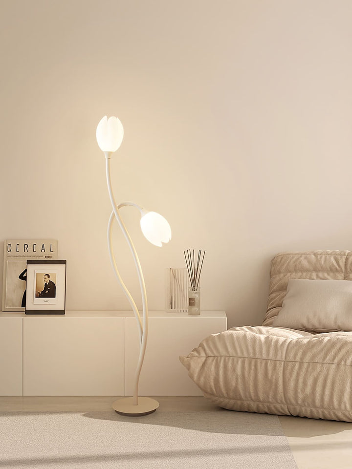 Lampadaire moderne design floral, met en valeur la décoration intérieure de votre salon.
