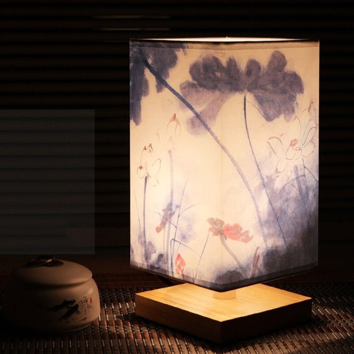Lampe de table LED Japandi avec lumière chaude et douce, design épuré en bois naturel, style zen.