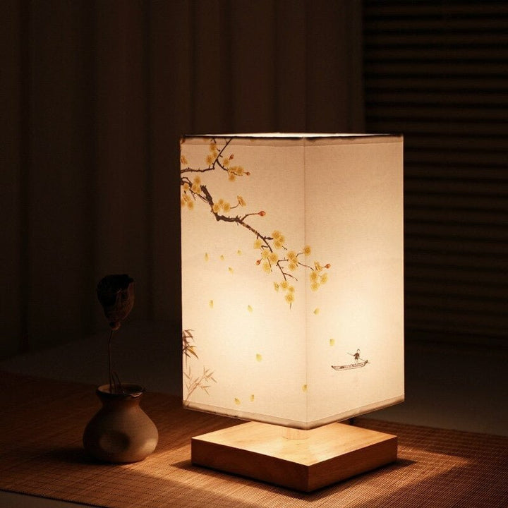 Lampe de chevet LED Japandi en bois, parfaite pour décoration intérieure scandinave et ambiance zen.