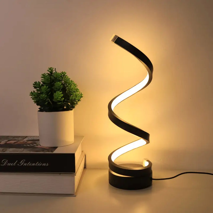 Lampe de table LED noire au design spirale moderne, parfaite pour éclairage d'ambiance et décoration intérieure.