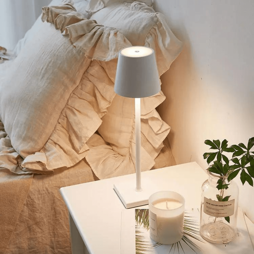 Lampe de table sans fil LED pour décoration, ambiance chaleureuse, portable, utilisation facile partout.