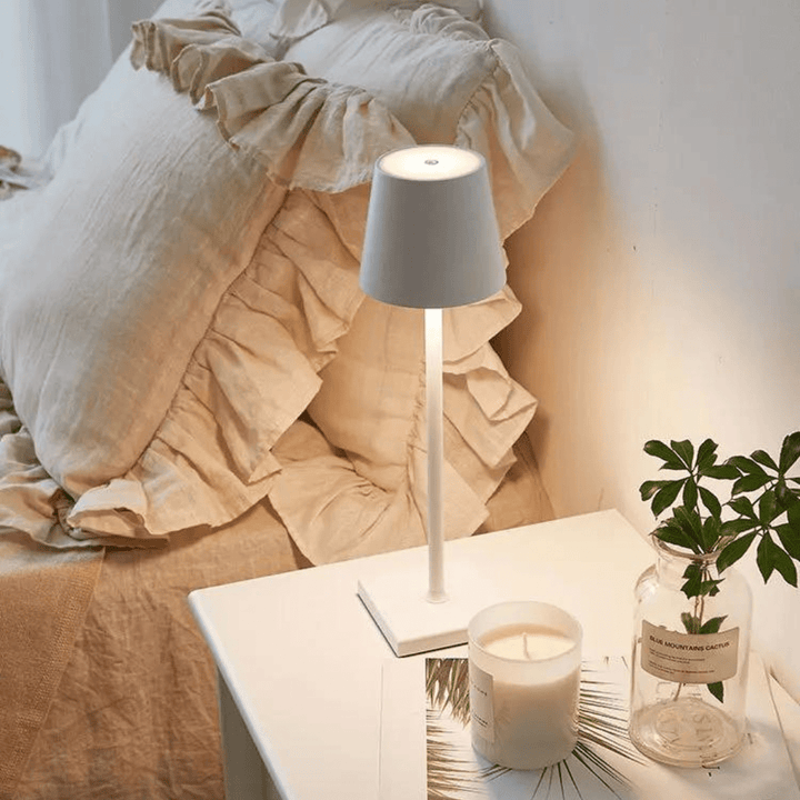 Lampe de table sans fil LED pour décoration, ambiance chaleureuse, portable, utilisation facile partout.