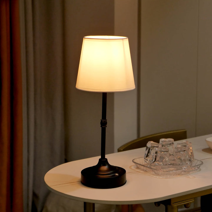 Lampe de chevet LED dimmable pour chambre, design métal brossé, sans fil USB, offrant une lumière douce et relaxante.
