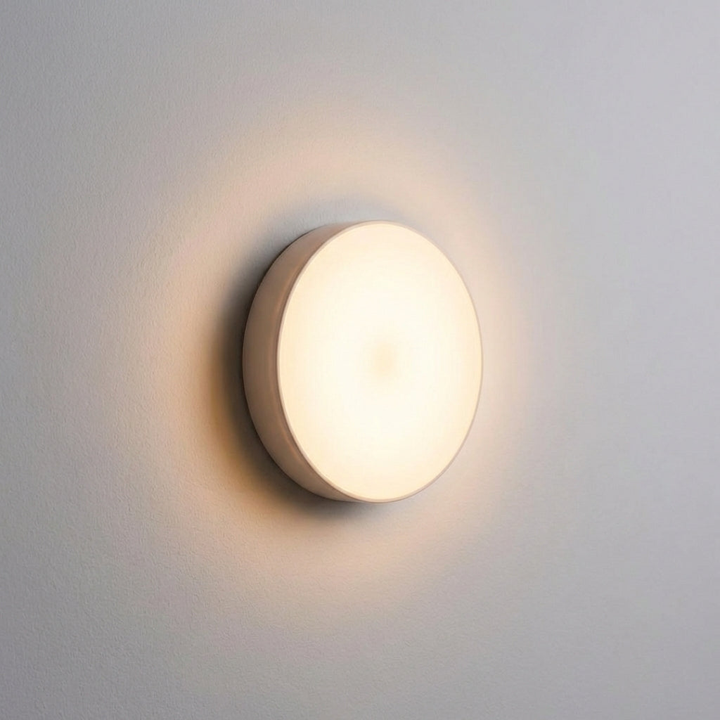 Lampe murale LED ronde élégante, avec détecteur de mouvement intelligent et éclairage réglable intérieur.
