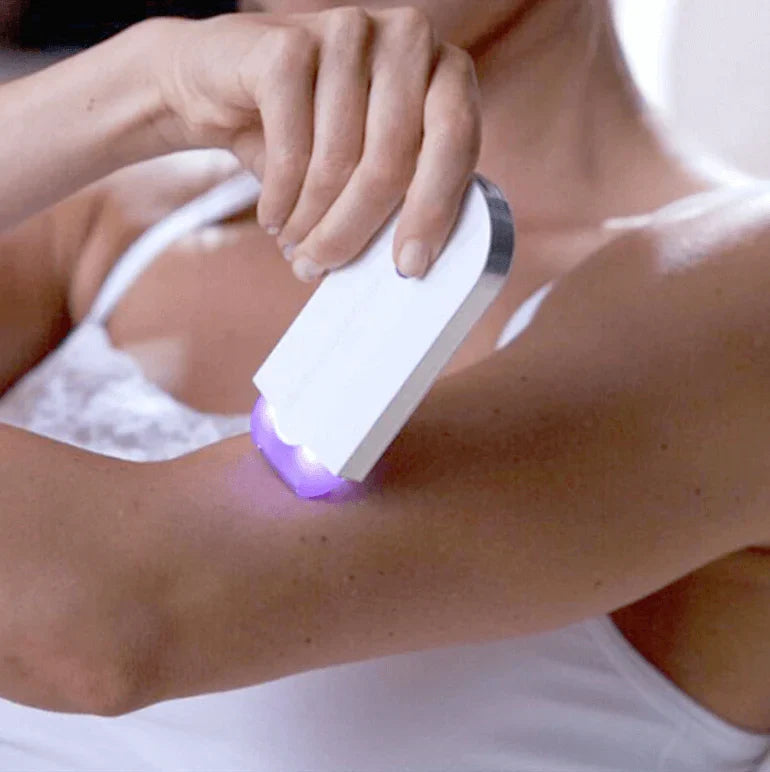 Épilateur à induction, technologie indolore pour épilation corps et visage, soin beauté femme.