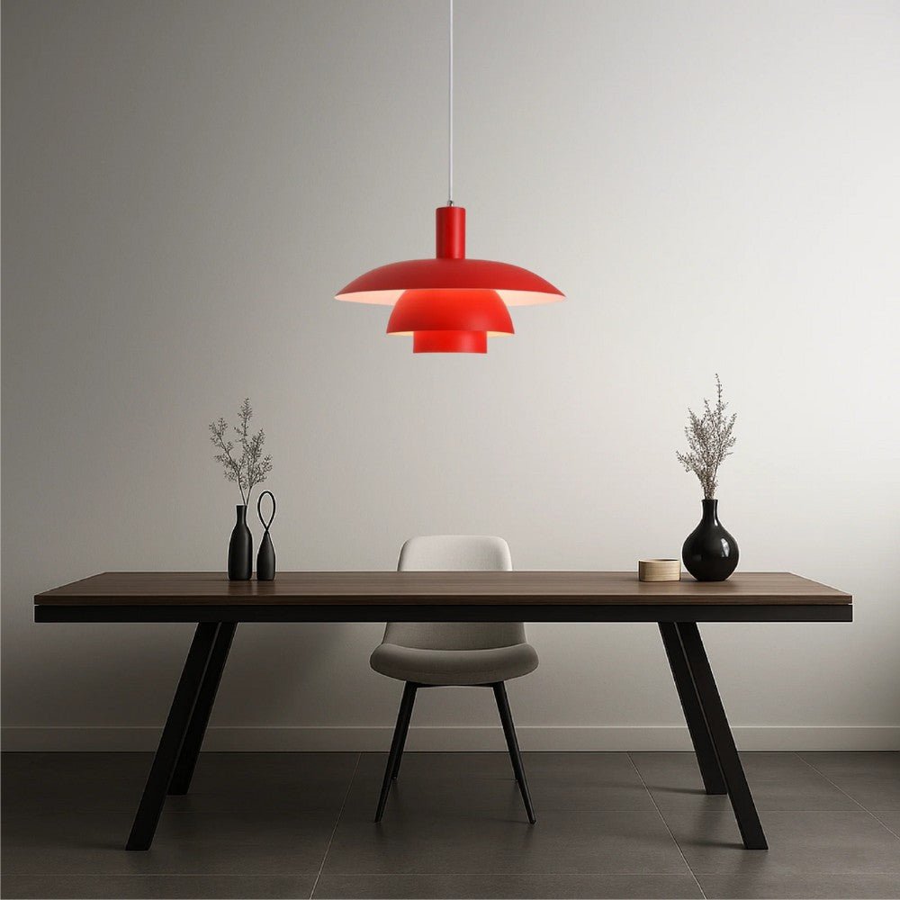 Lustre minimaliste superposé, éclairage contemporain pour votre intérieur raffiné.