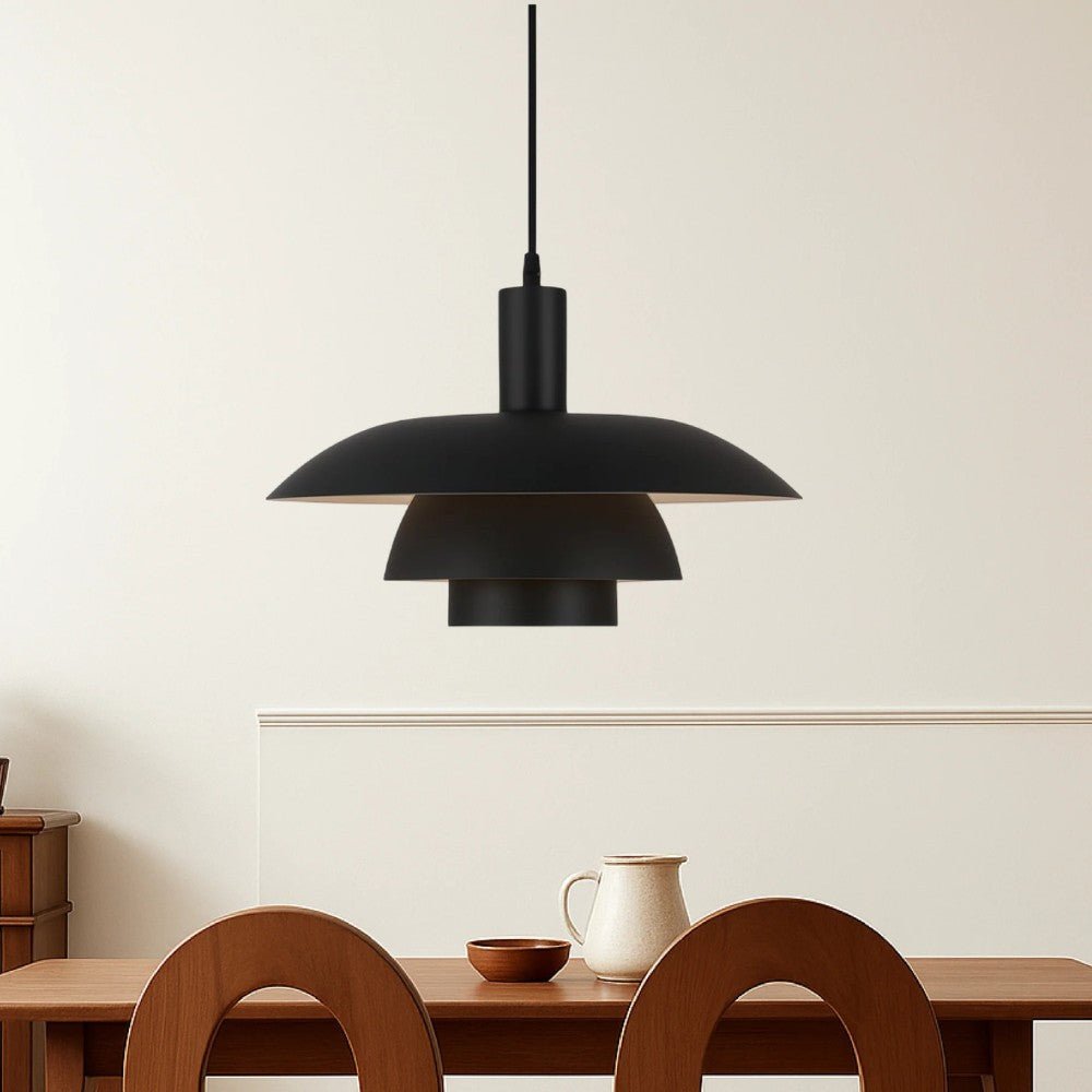 Lustre suspension moderne superposé, éclairage design élégant pour salon.