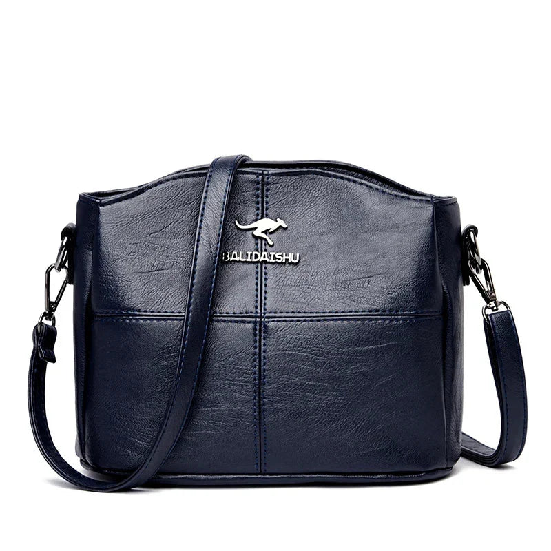 Intérieur spacieux du sac à main femme en cuir, multiples compartiments pour un rangement organisé.