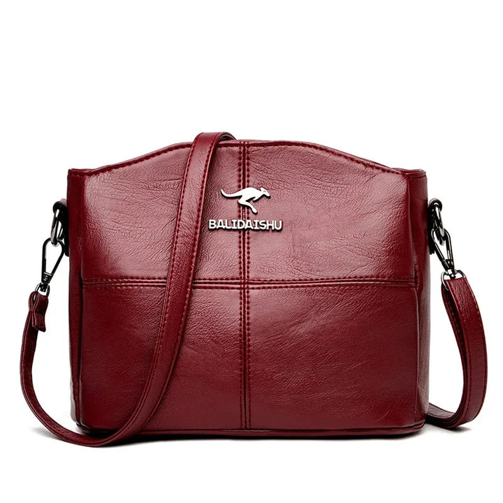 Sac à main femme élégant en cuir gris, design polyvalent pour toutes les occasions de mode.