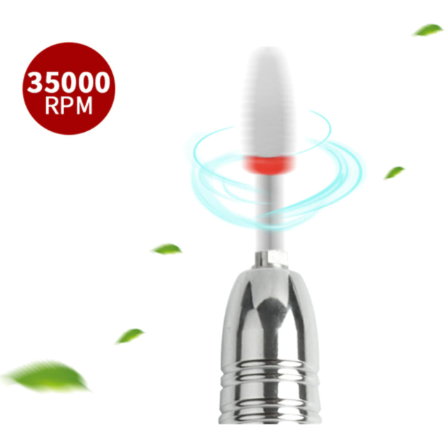 Gros plan sur un embout de fraiseuse électrique pro. Pour ponçage, polissage et finition des ongles.