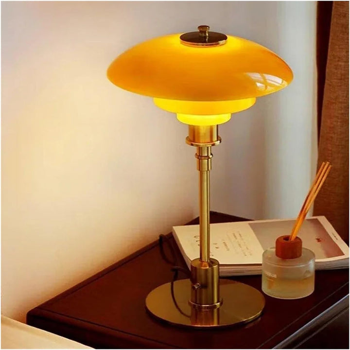 Lampe de table scandinave LED, base en verre, pour éclairage d'appoint design dans chambre ou bureau.