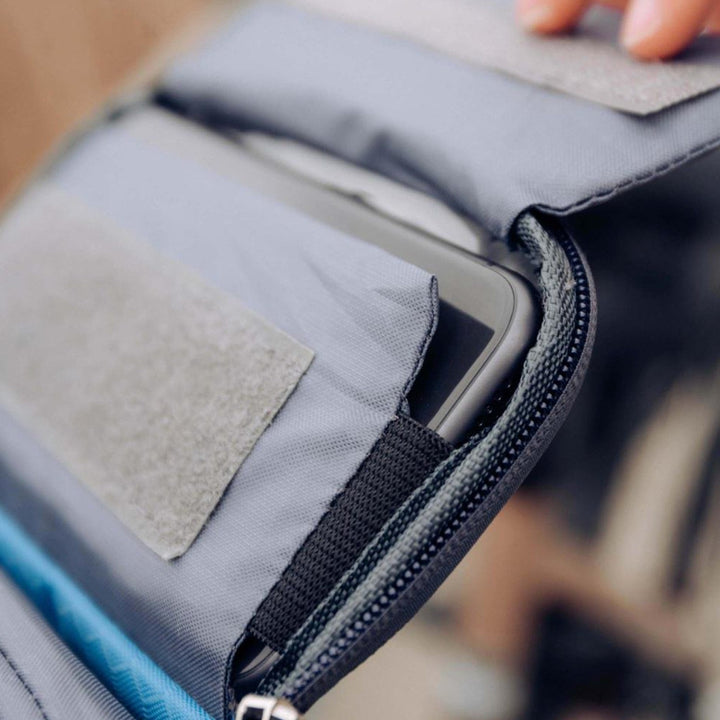 Accessoire cyclisme intelligent: sacoche guidon étanche avec écran tactile pour votre smartphone.