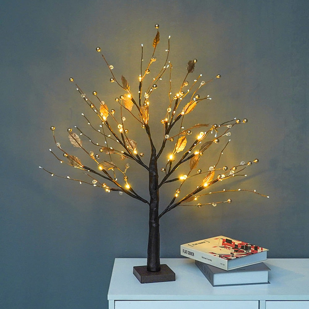 Lumière décorative LumaSpring avec perles LED dorées, créant un éclairage d'ambiance élégant pour toute pièce.