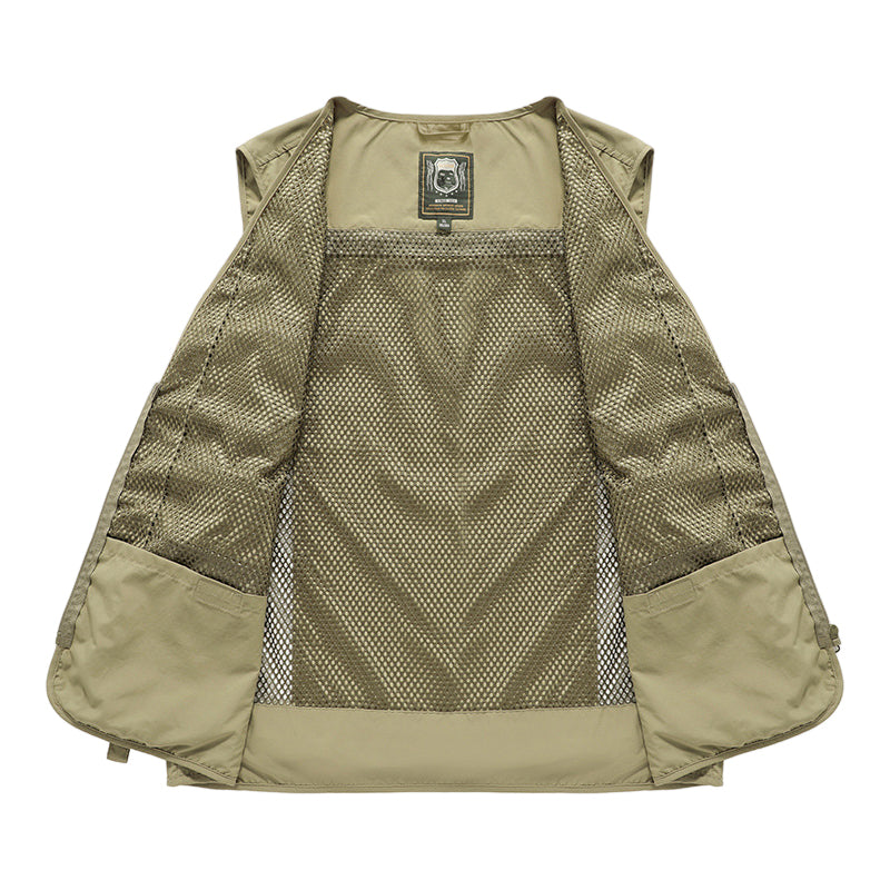 Veste de pêche homme, conçue pour la fonctionnalité avec de nombreuses poches à rabat.