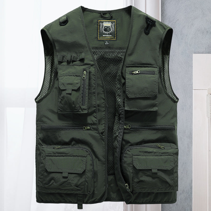 Gilet polyvalent homme pour l'aventure urbaine et rurale, alliant style et fonctionnalité.