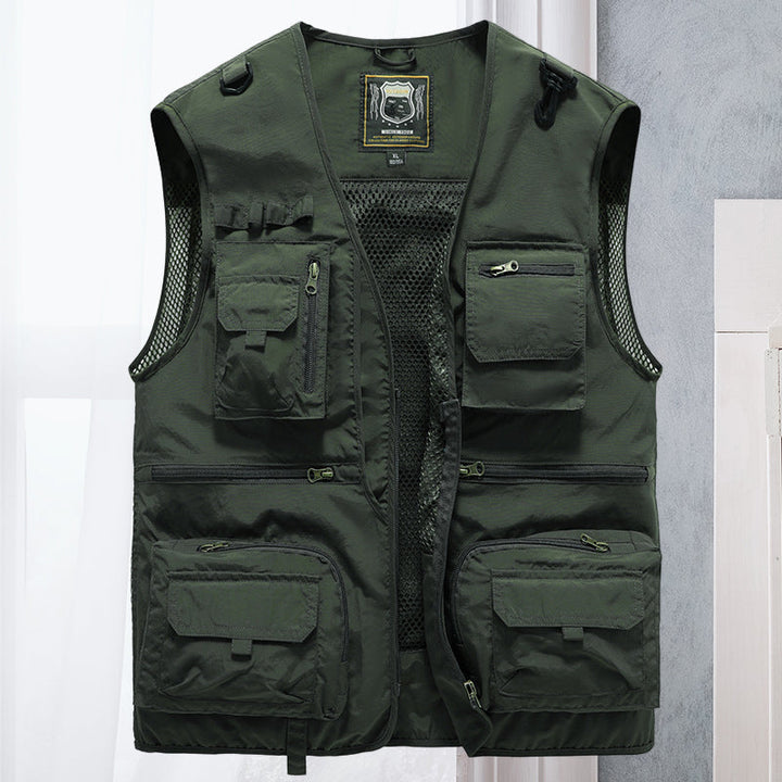 Gilet polyvalent homme pour l'aventure urbaine et rurale, alliant style et fonctionnalité.