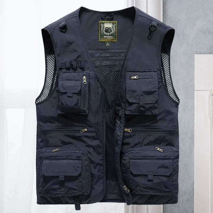 Veste homme respirante et déperlante, idéale pour le trekking et les explorations en nature.