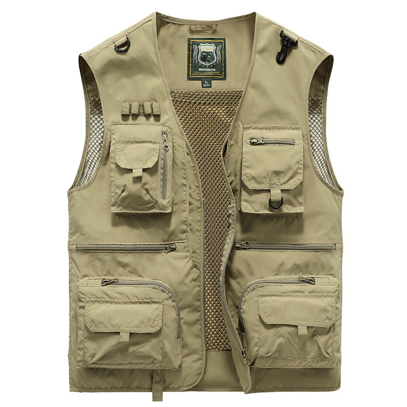 Veste outdoor homme coupe-vent, respirante, idéale pour les journées venteuses en montagne.