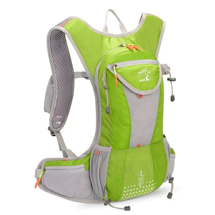 Sangles de compression du sac à dos de randonnée femme, pour un volume compact et équilibré.