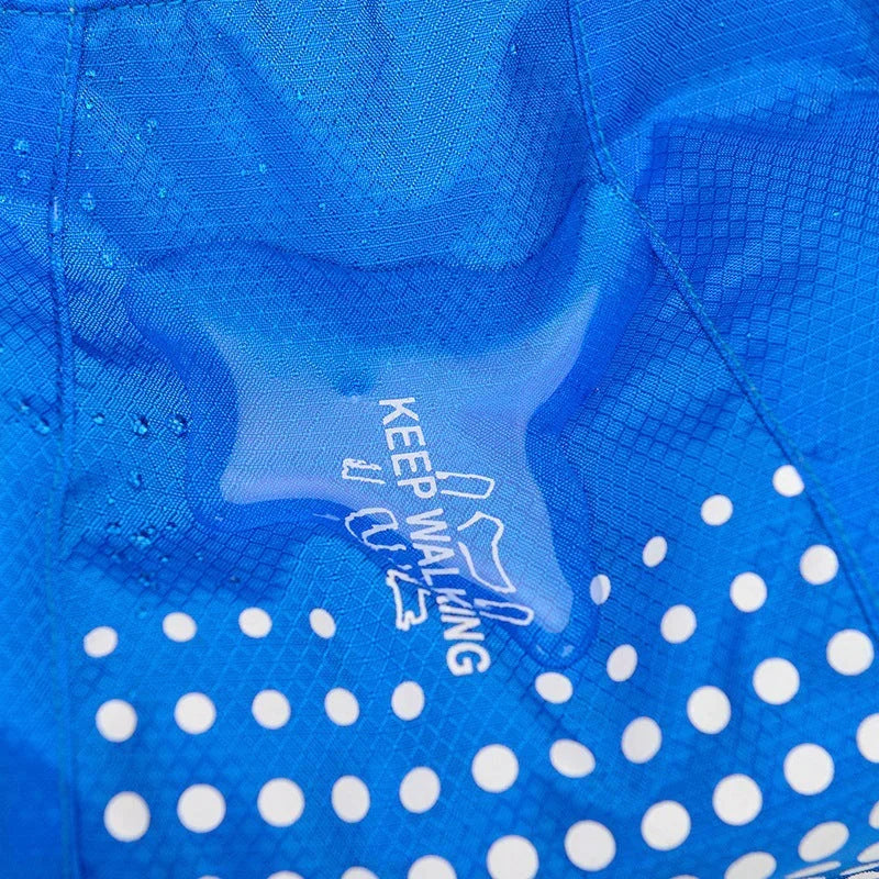 Vue arrière du sac à dos femme de randonnée, montrant le panneau dorsal respirant et confortable.