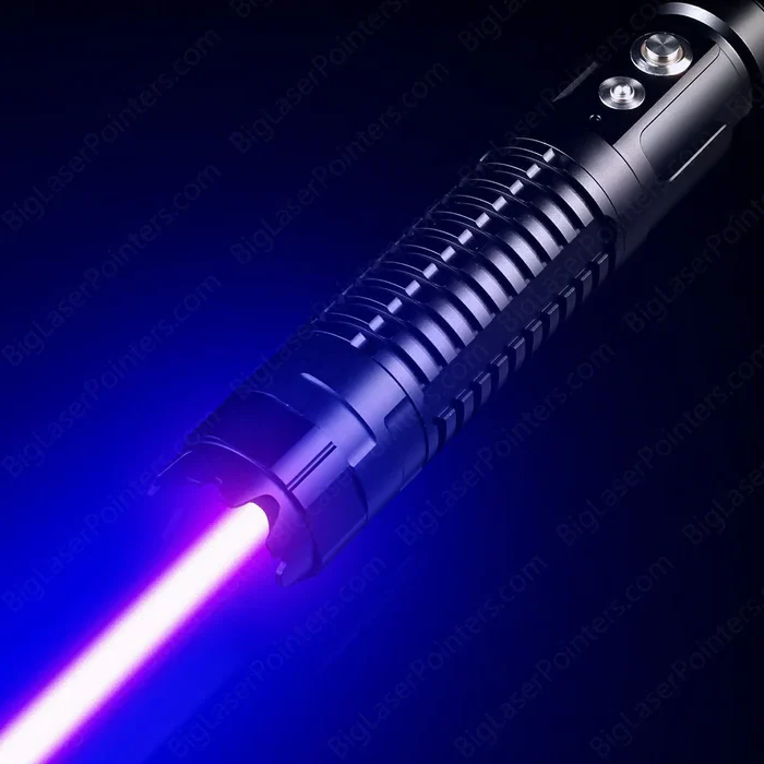 Lampe de poche tactique robuste bleue avec éclairage puissant et fonction laser pour survie, camping et urgence.