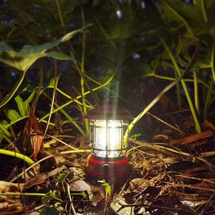 Lampe de camping LED vintage dimmable, rechargeable pour un éclairage d'ambiance extérieur élégant.