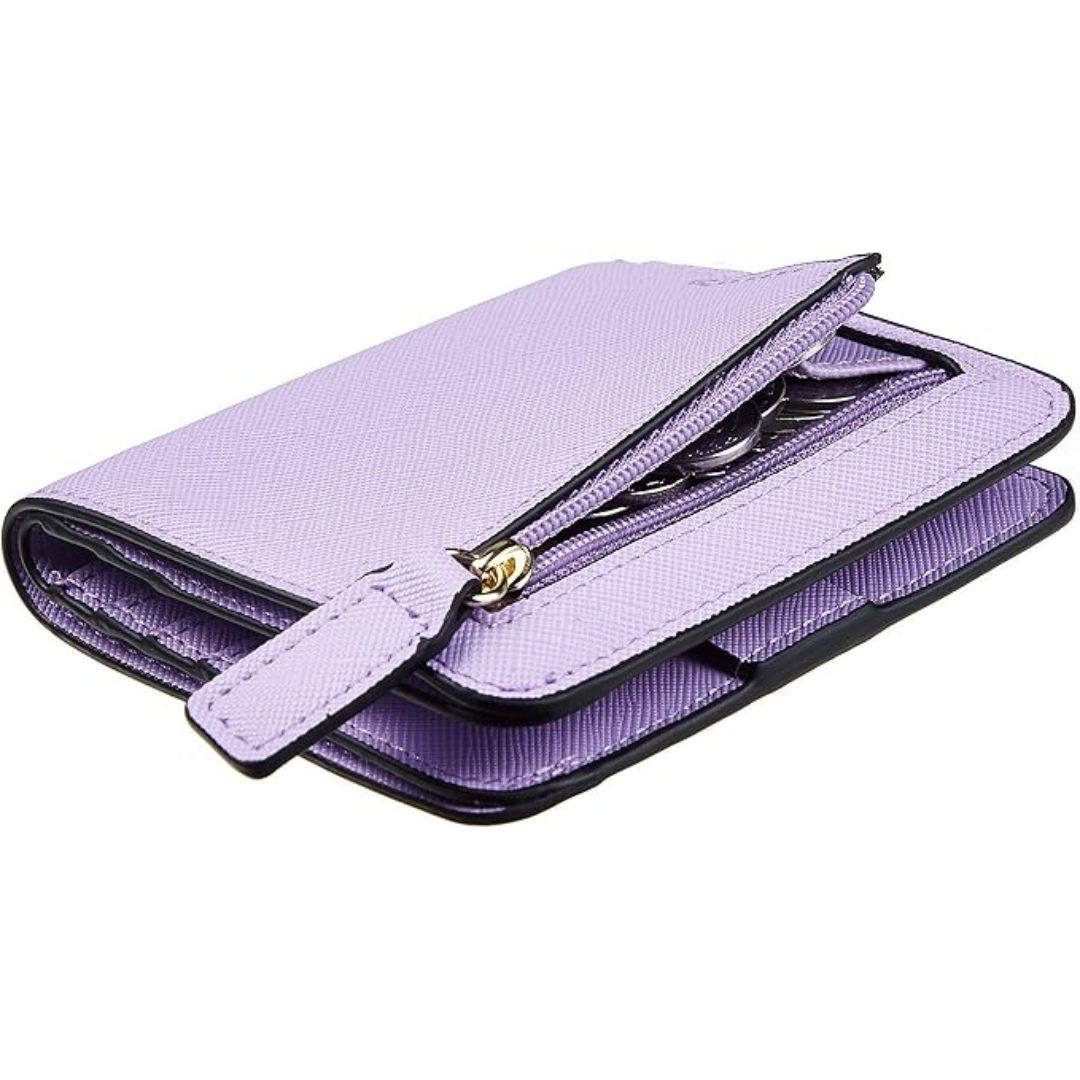 Portefeuille femme ultra compact et discret, avec sécurité RFID intégrée, facile à glisser dans un petit sac.