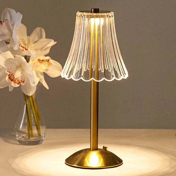 Lampe de table LED tactile, cristal doré. Diffuse une lumière douce et élégante, parfaite pour une ambiance cosy.