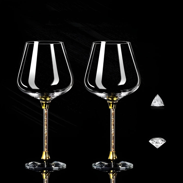 Paire de verres à vin en cristal de luxe, parfaits pour sublimer vos soirées et réceptions élégantes.