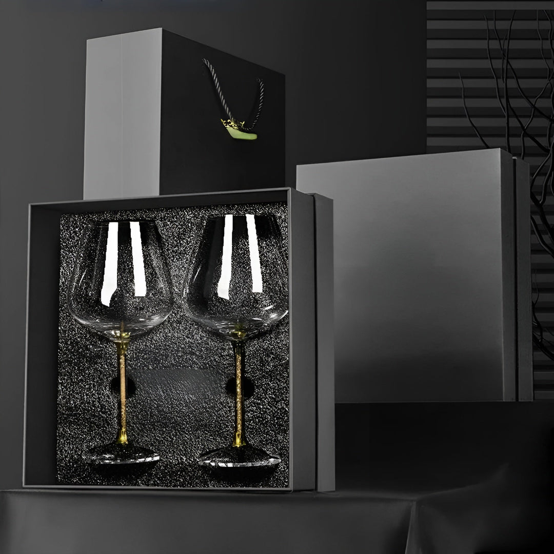Verres à vin en cristal pur, élégance raffinée pour dégustation ou vaisselle de table chic.