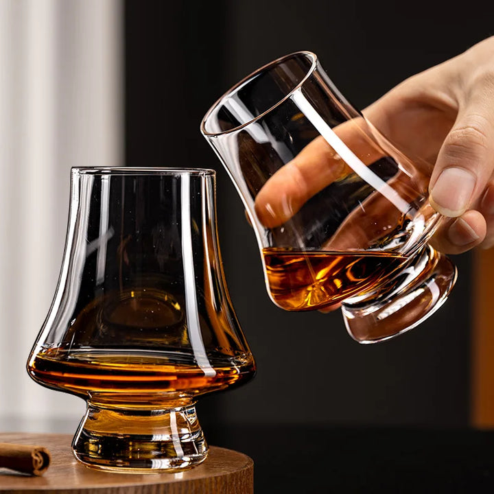 Verres à whisky transparents en lot de 4, parfaits pour le bar et la dégustation des spiritueux.
