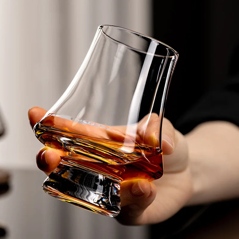 Ensemble cadeau de 4 verres à whisky élégants, idéal pour la dégustation de spiritueux.