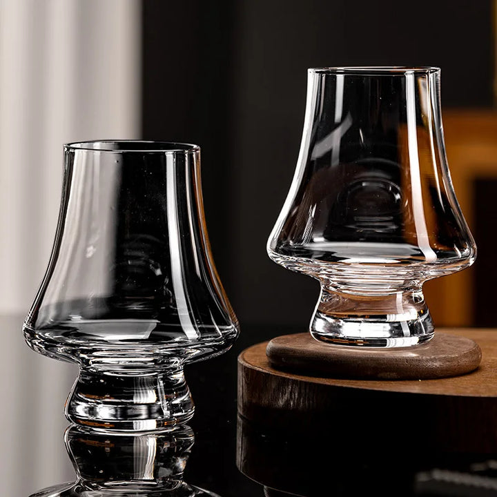 Lot de 4 verres à whisky pour bar, parfaits pour les amateurs de spiritueux et dégustation élégante.