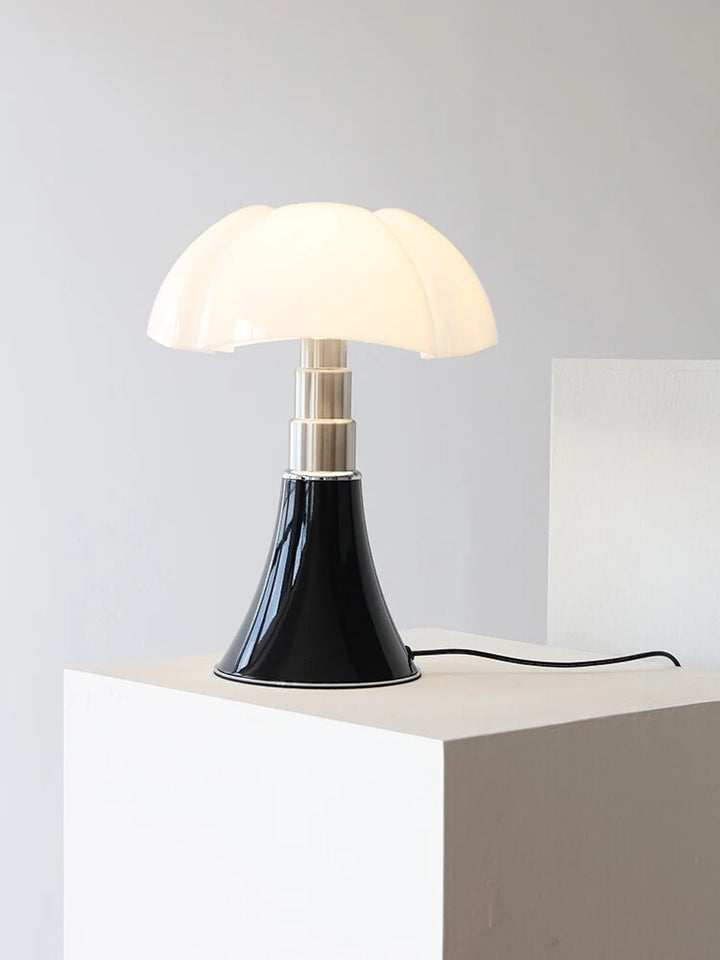 Lampe LED de table réglable, design floral chic, éclairage doux pour une ambiance parfaite.