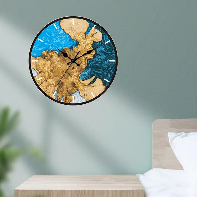 Décoration maison : horloge murale transparente au design moderne et épuré. Fonctionnement silencieux.