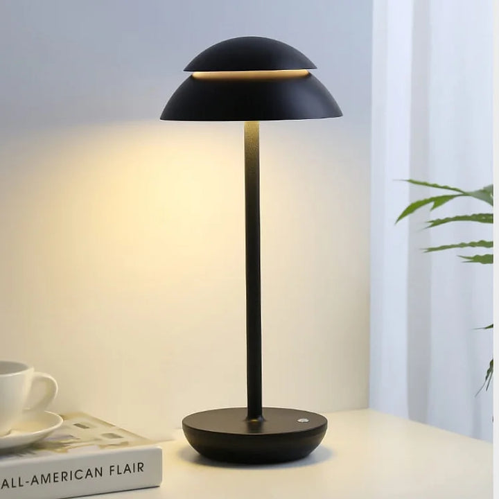 Lampe de table élégante à lumière ambiante tactile, sans fil pour une décoration sophistiquée et pratique.