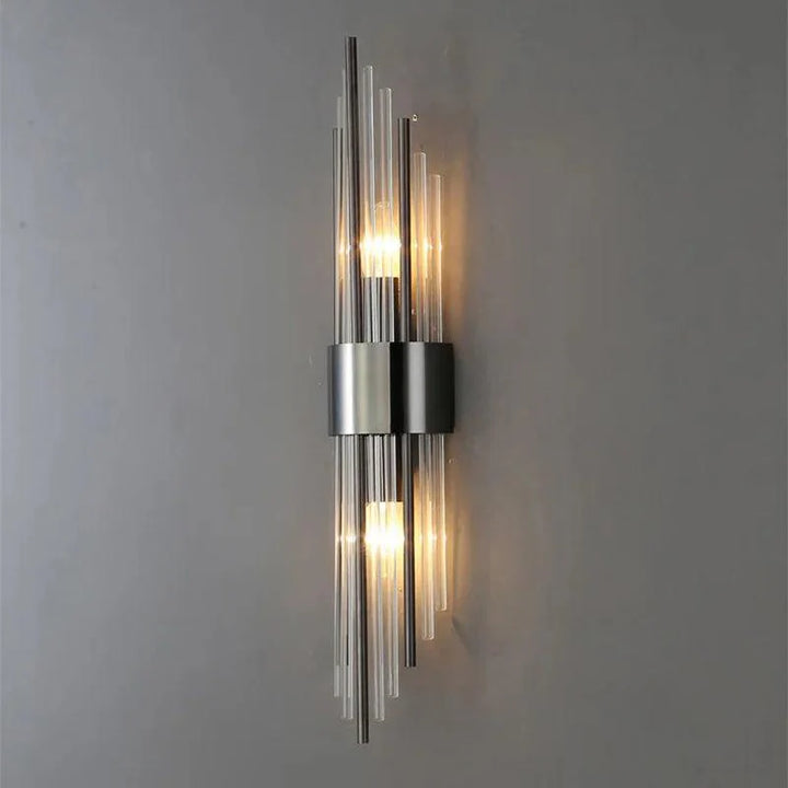 Applique murale LED en cristal pour salon et chambre. Luminaire design moderne créant une ambiance chaleureuse et luxe.