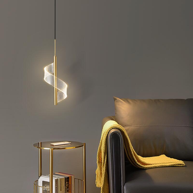 Suspension LED design noir, éclairage puissant et économe. Style minimaliste pour intérieur moderne.