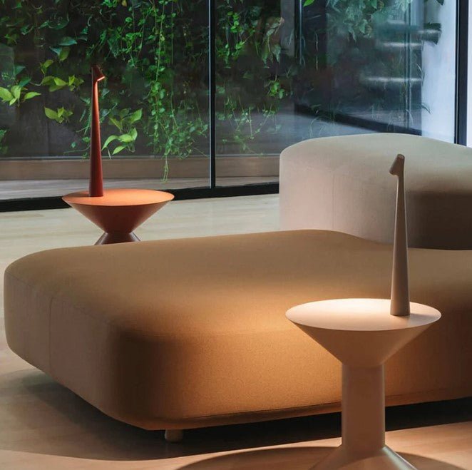 Lampe LED portable, dimmable, sans fil, parfaite pour créer une ambiance chaleureuse.